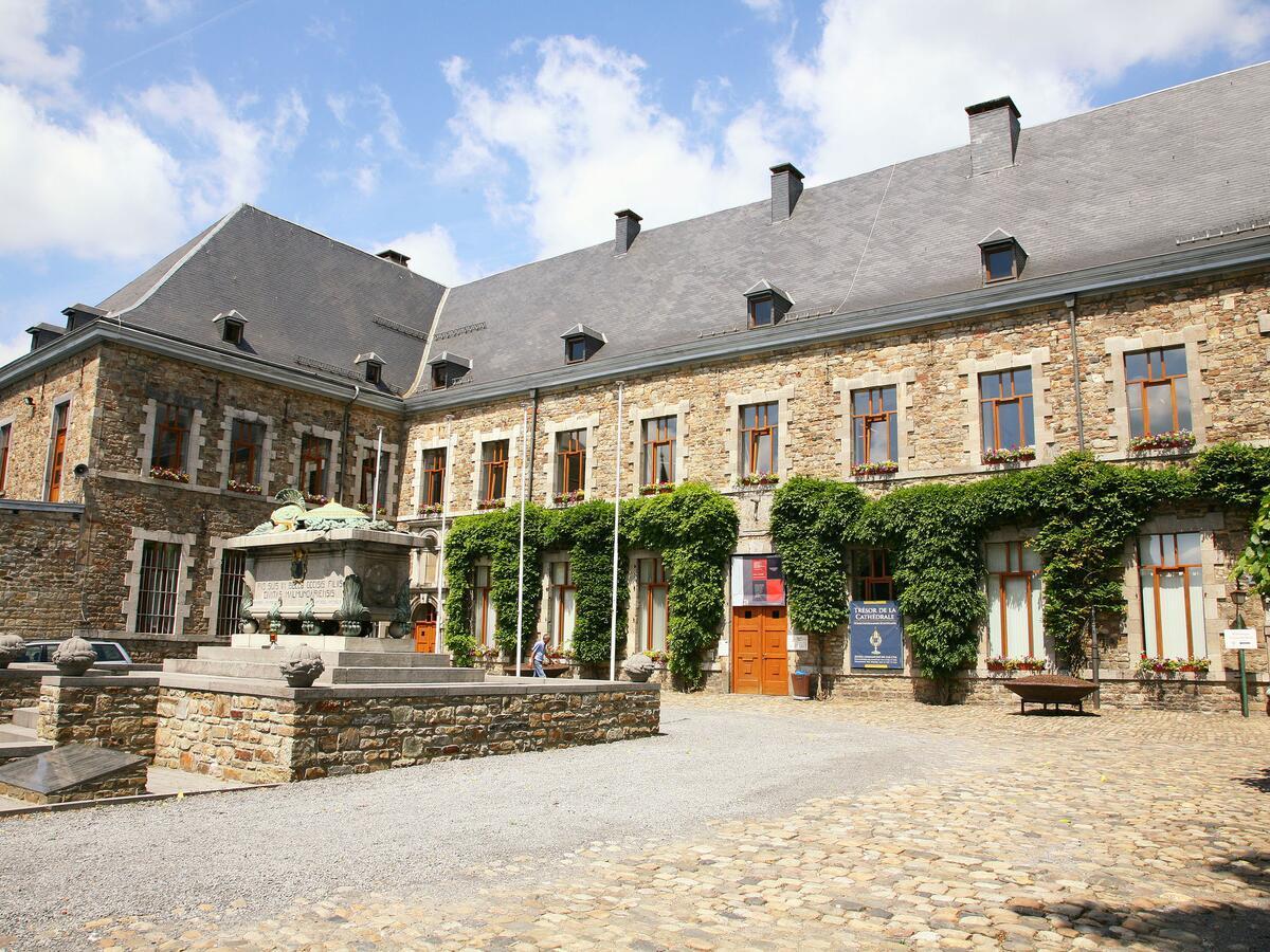 Luxury Apartment In Malmedy With Bubble Bath Room photo